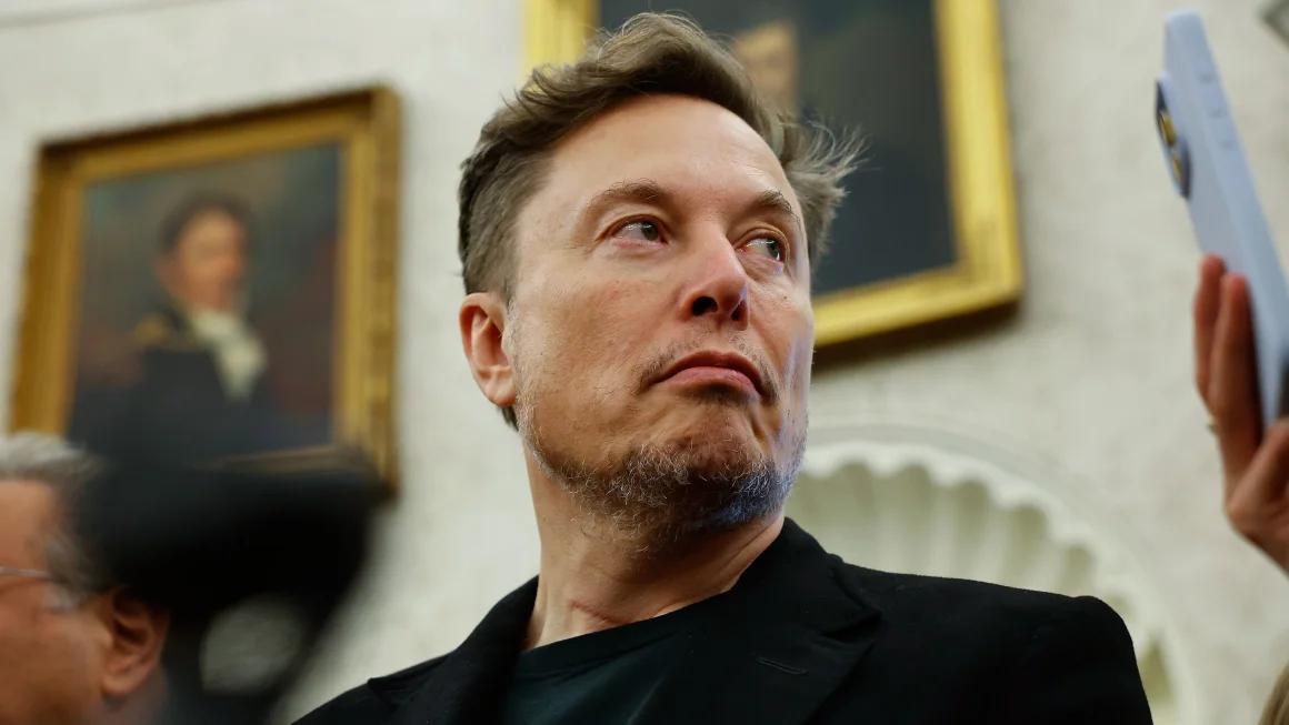 elon-musk-hentikan-aktivitas-politik-demi-selamatkan-kerajaan-bisnisnya-yang-terancam