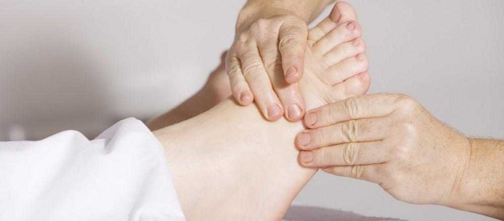 7 Cara Menjaga Kesehatan Kaki Setelah Kegiatan Ekstrem